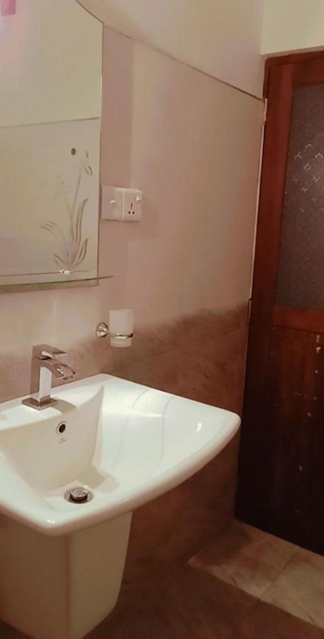 Shady Edge Hotel อูนาวาตูนา ภายนอก รูปภาพ